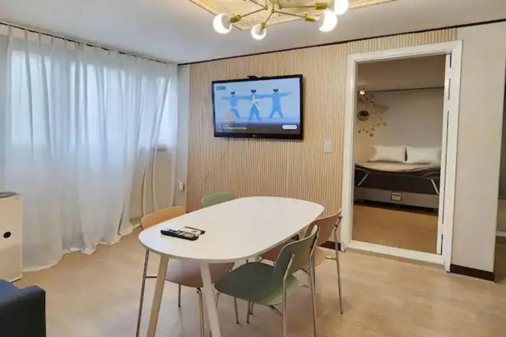 Image of C-3 White Linen House