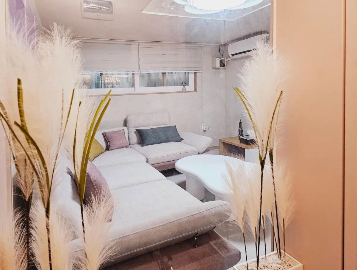 Image 6 of Close to Gangnam, COEX, Asan Medical Centar & Luxury Apartment near Lotte world, Free Korean Ramen