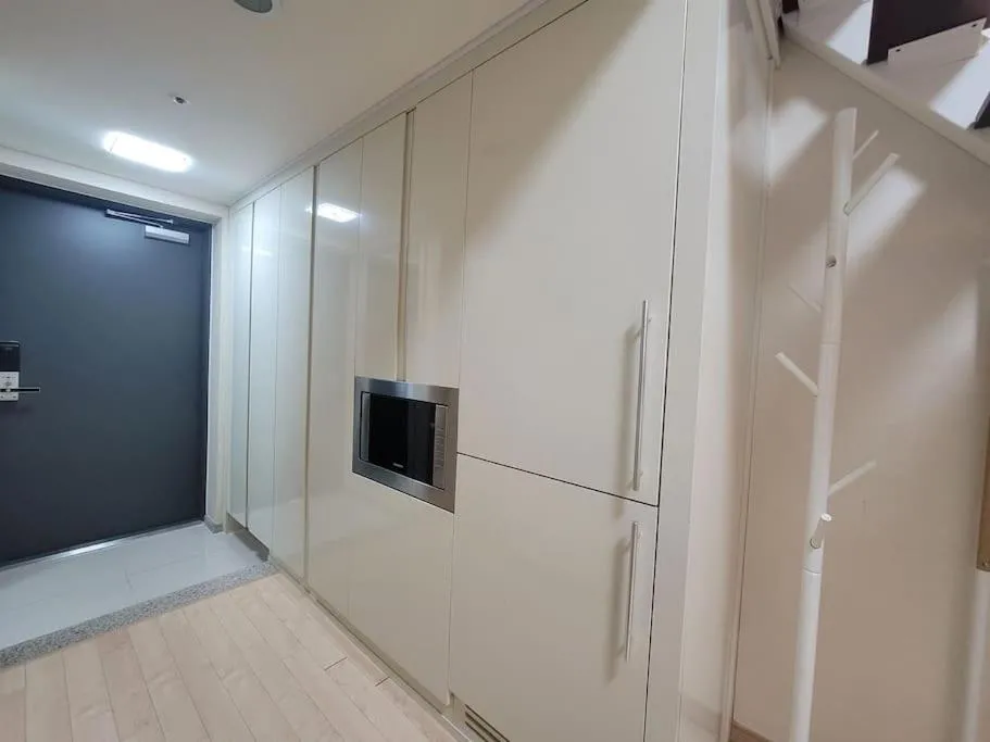 Image 2 of Comfortable Duplex House with City Lake View #SeokchonLakeView #LotteWorld