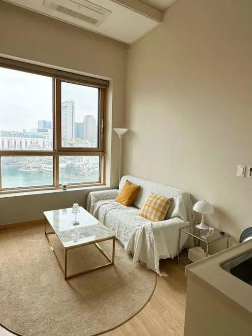 Image 4 of Comfortable Duplex House with City Lake View #SeokchonLakeView #LotteWorld