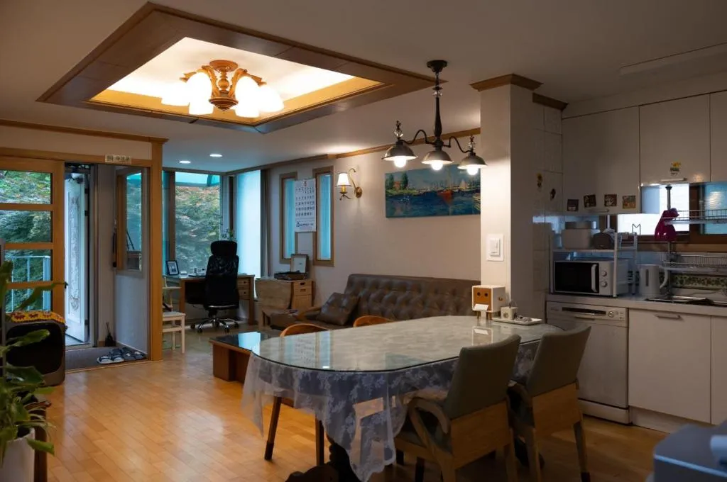 Image of Comfortable home 10 min from Hongik University, 5min from Gajwa station with baby products