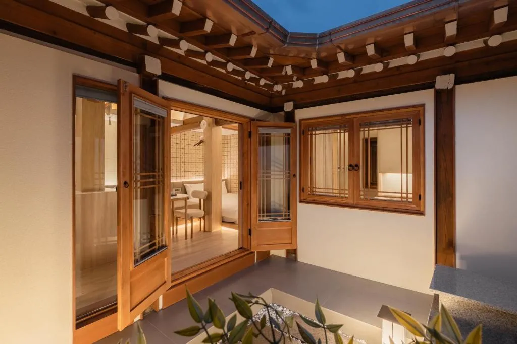 Image of Cottage Lunar