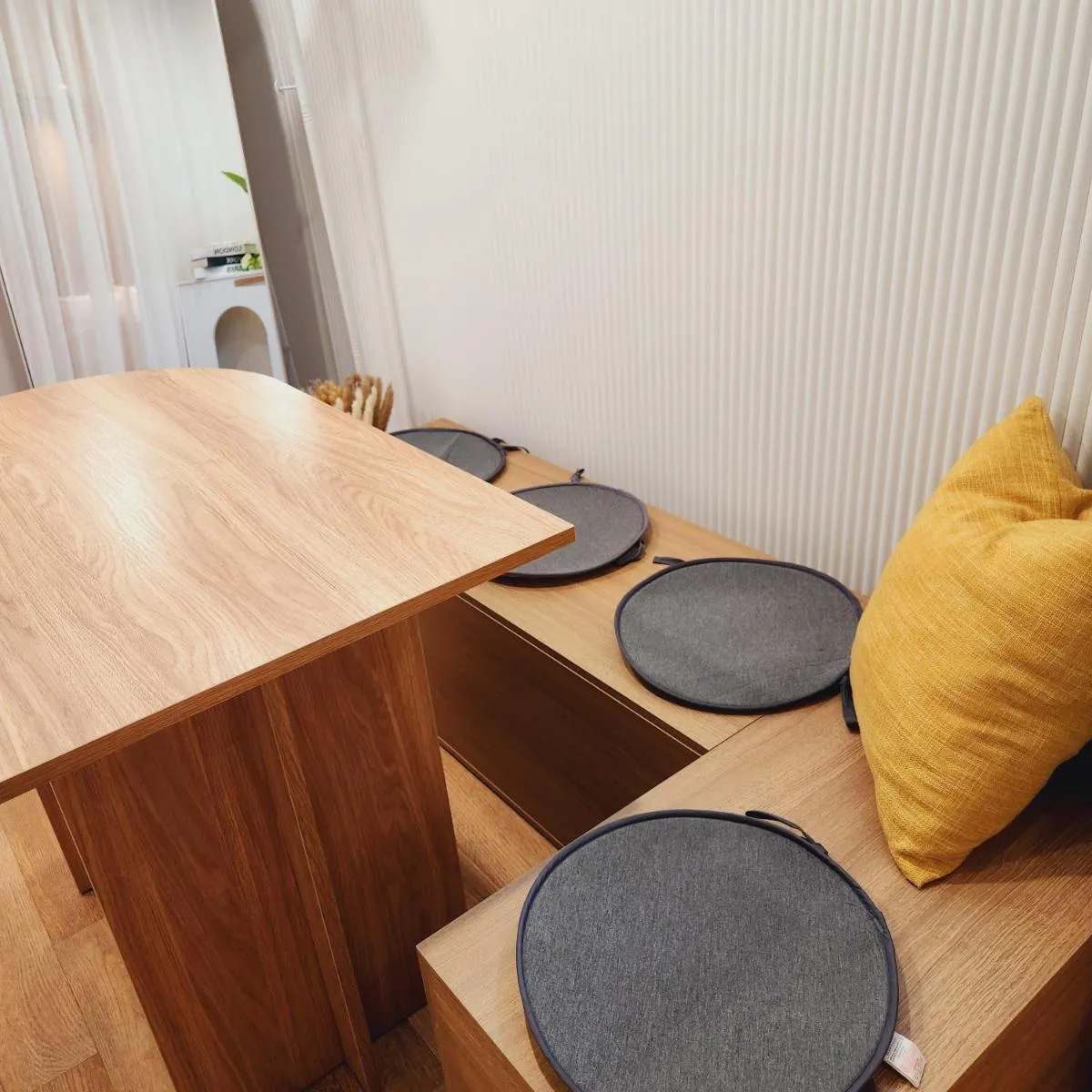 Image 3 of Foreign Only – Dado Haus