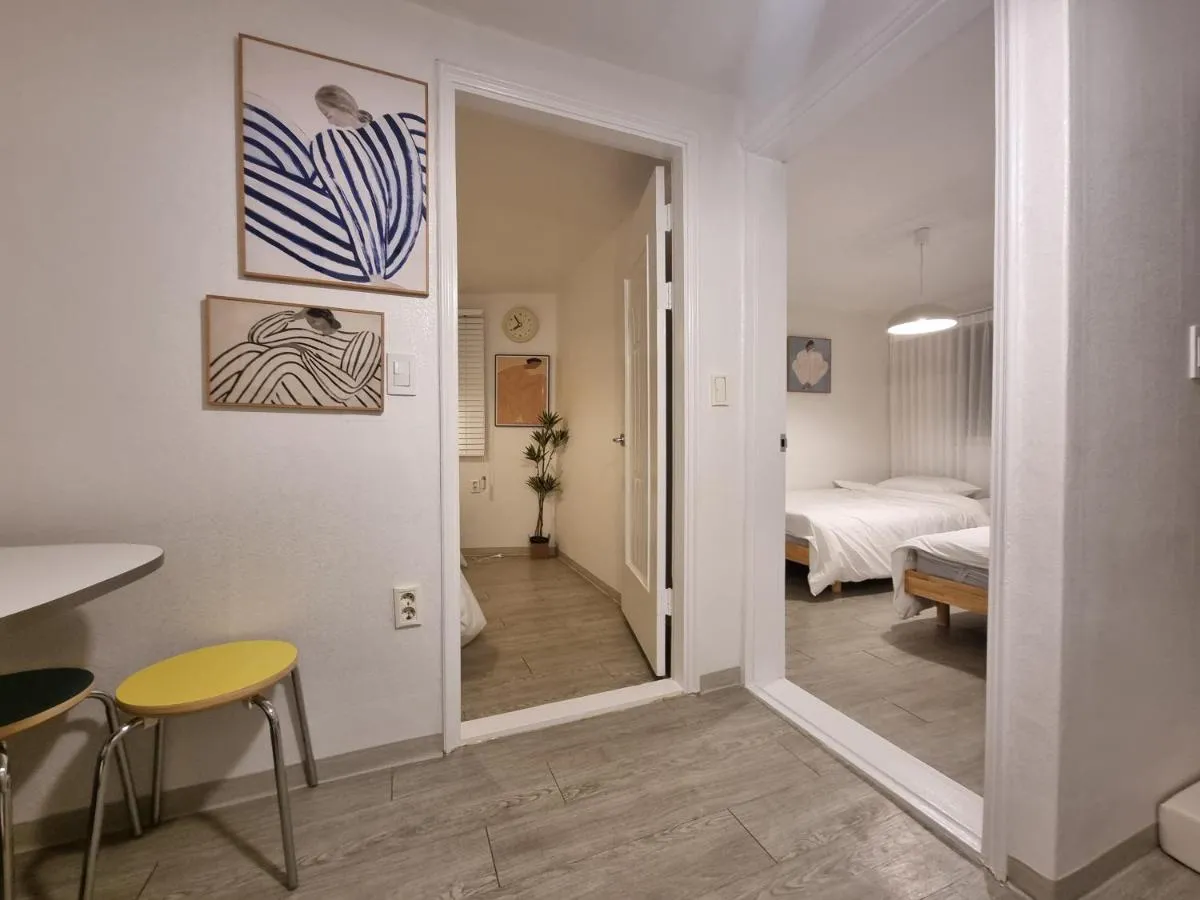 Image 6 of HoHouse