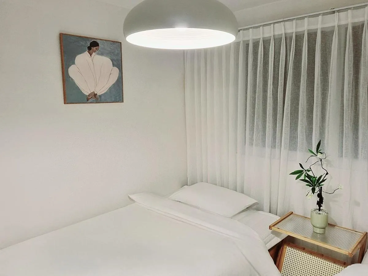 Image 3 of HoHouse
