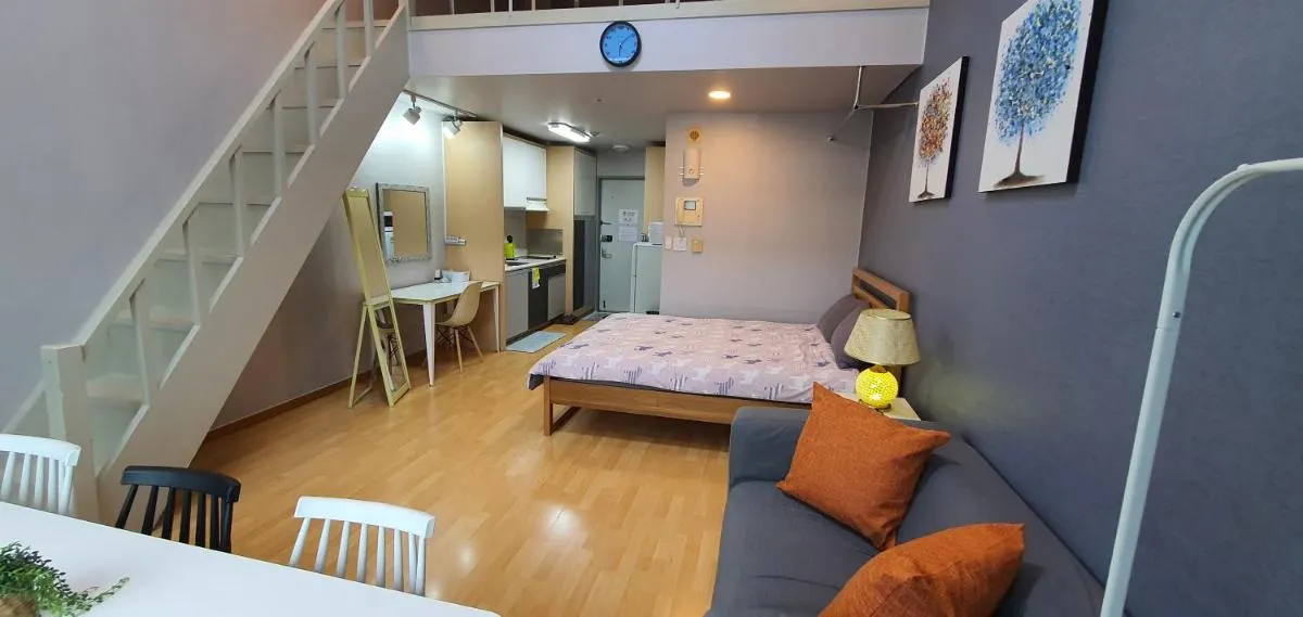 Image 3 of Hongdae Happy Room 1