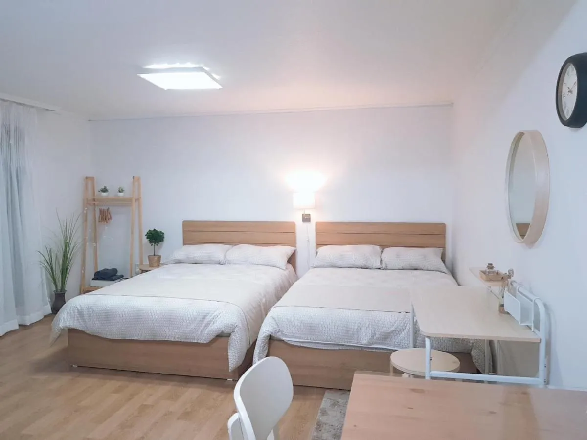 Image 4 of Hongdae Lovely Studio