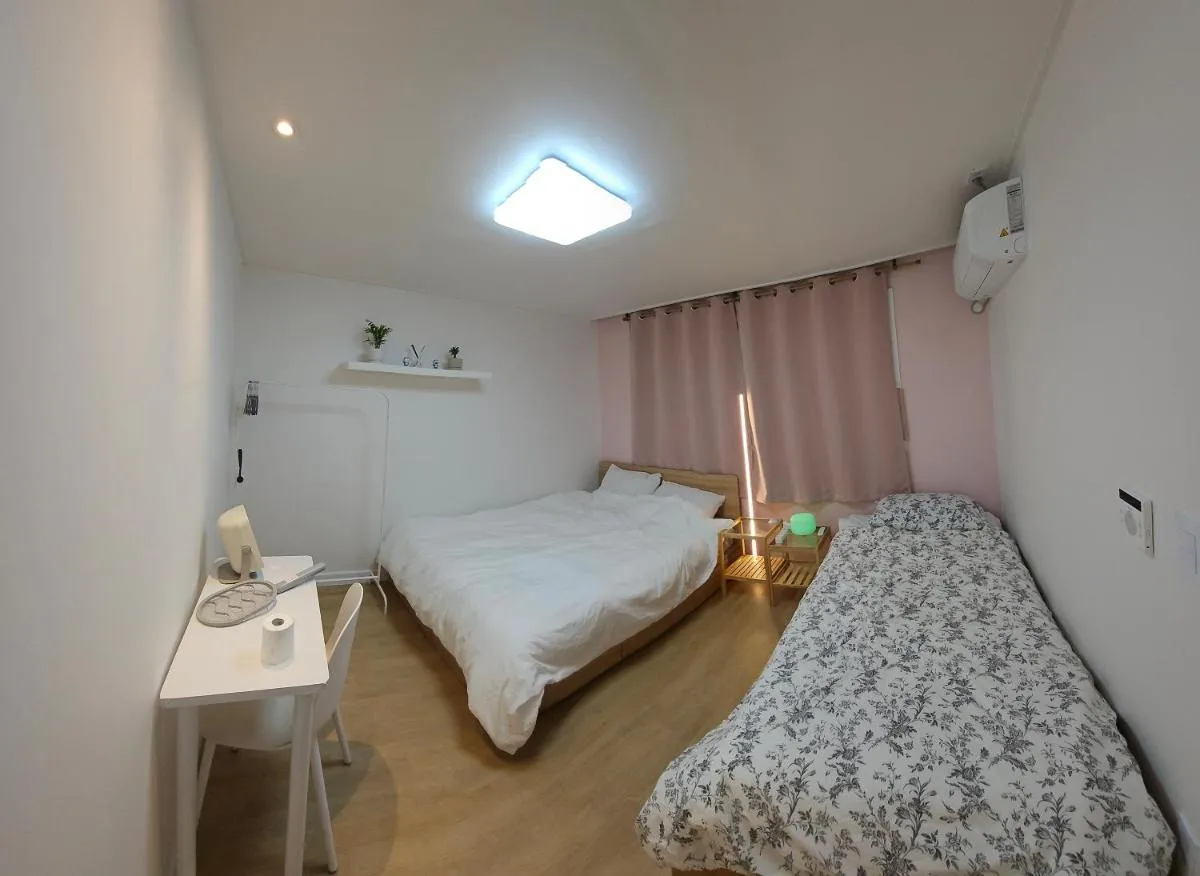 Image 1 of Hongdae ssuny house