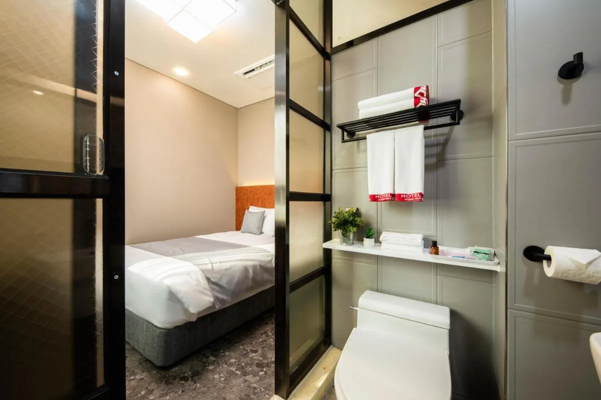Image 2 of Hotel DM