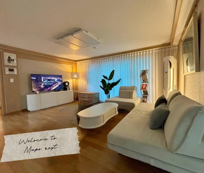 Image of Mangwon local market 5mins, Hongdae, Airport Bus, Hanriver park 10mins 10ppl, Big family house 마포레스트