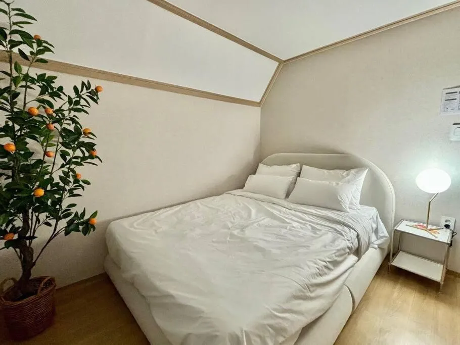 Image 6 of Mangwon local market 5mins, Hongdae, Airport Bus, Hanriver park 10mins 10ppl, Big family house 마포레스트
