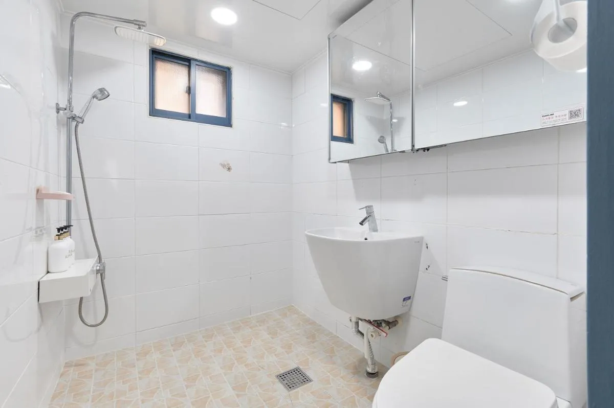 Image 4 of May House 1