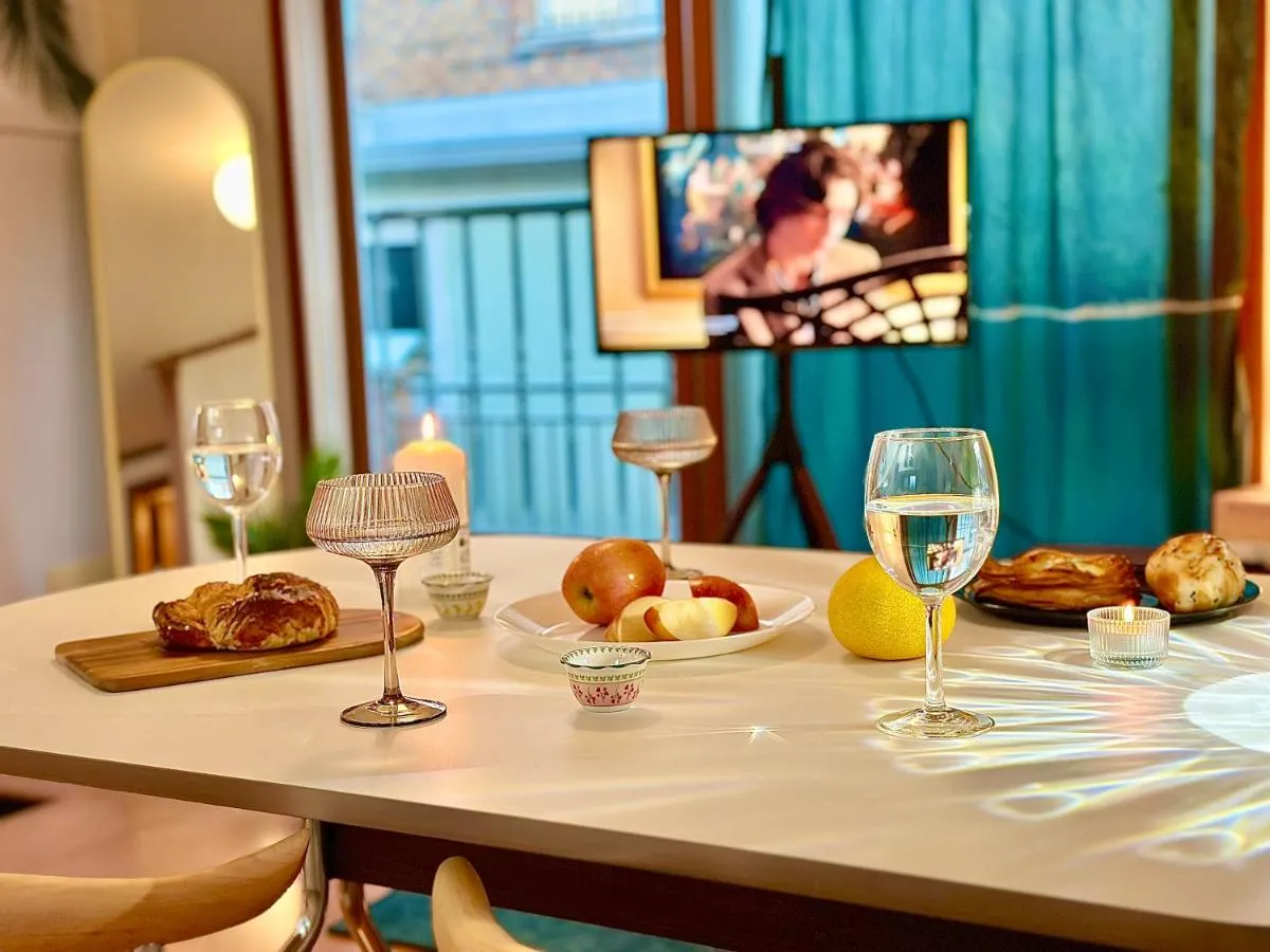 Image 6 of New, 3min to Hapjeong St, Airport bus stop, 10min to Hongdae & Mangwon Market, Han River Park, 2BR 2QB full of sunshine, Hotel bedding, City Nature