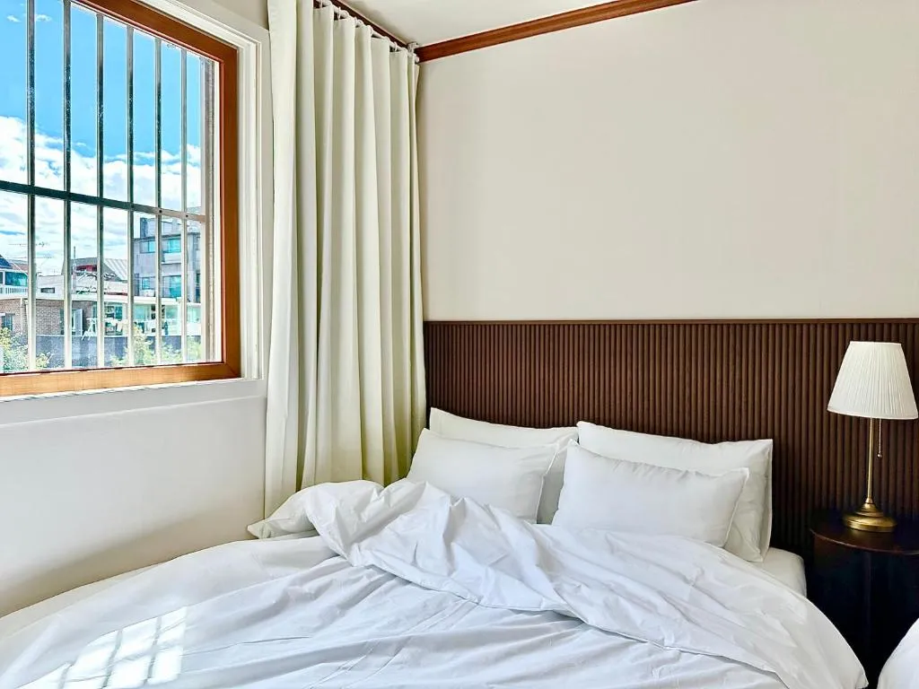 Image of New, 3min to Hapjeong St, Airport bus stop, 10min to Hongdae & Mangwon Market, Han River Park, 2BR 2QB full of sunshine, Hotel bedding, City Nature