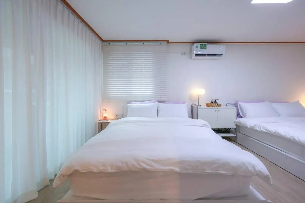 Image of [New]Spellbinding House/ Hongik St. Exit2 10min
