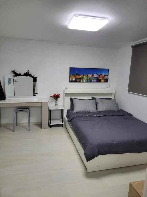 Image of Newly renovated apartment center of Seoul #10
