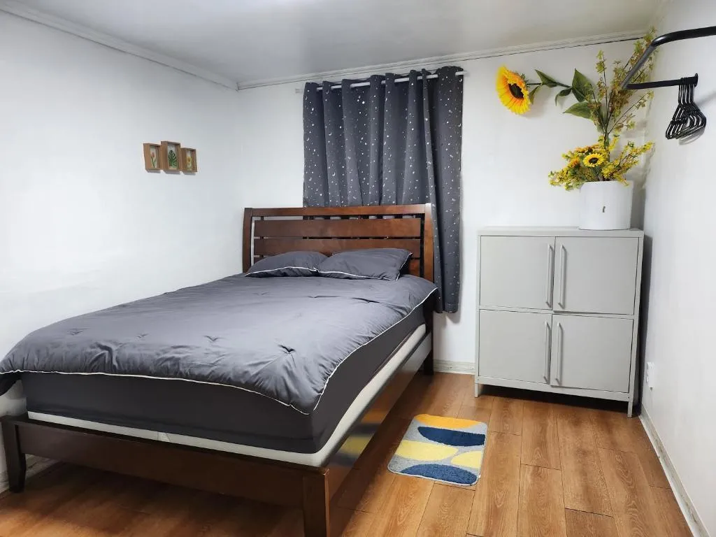 Image of Newly renovated spacious 2 bedroom unit in HBC #1