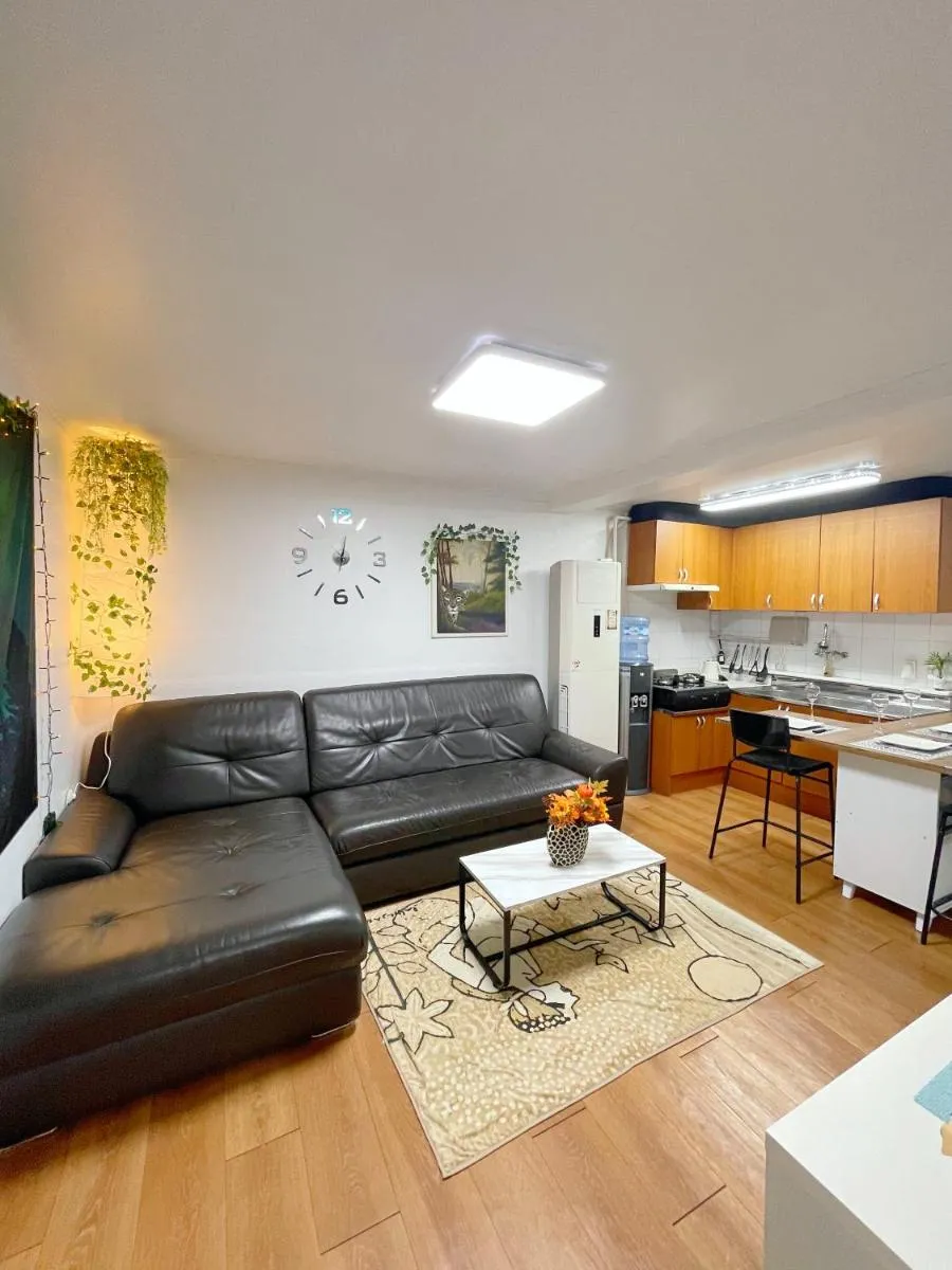 Image 3 of Newly renovated spacious 2 bedroom unit in HBC #1