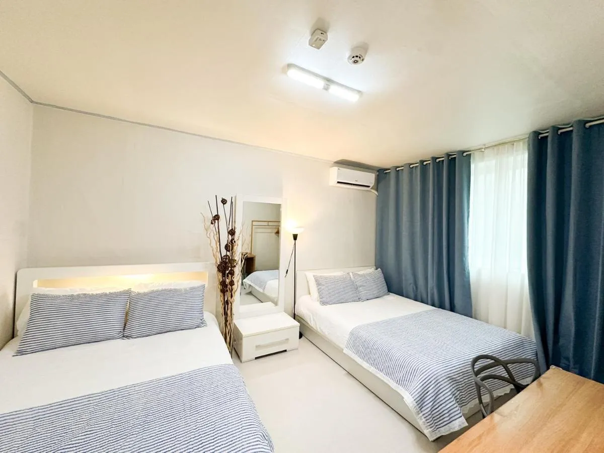 Image 4 of STAY ROCK 樂 2 Room 3 Beds 3 min from Ewha Univ stn