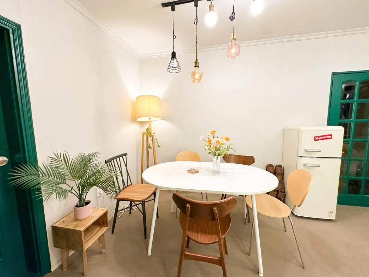 Image 3 of STAY ROCK 樂 2 Room 3 Beds 3 min from Ewha Univ stn