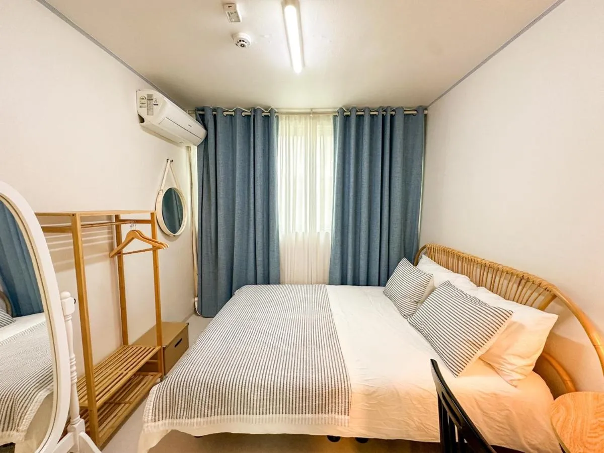 Image 5 of STAY ROCK 樂 2 Room 3 Beds 3 min from Ewha Univ stn