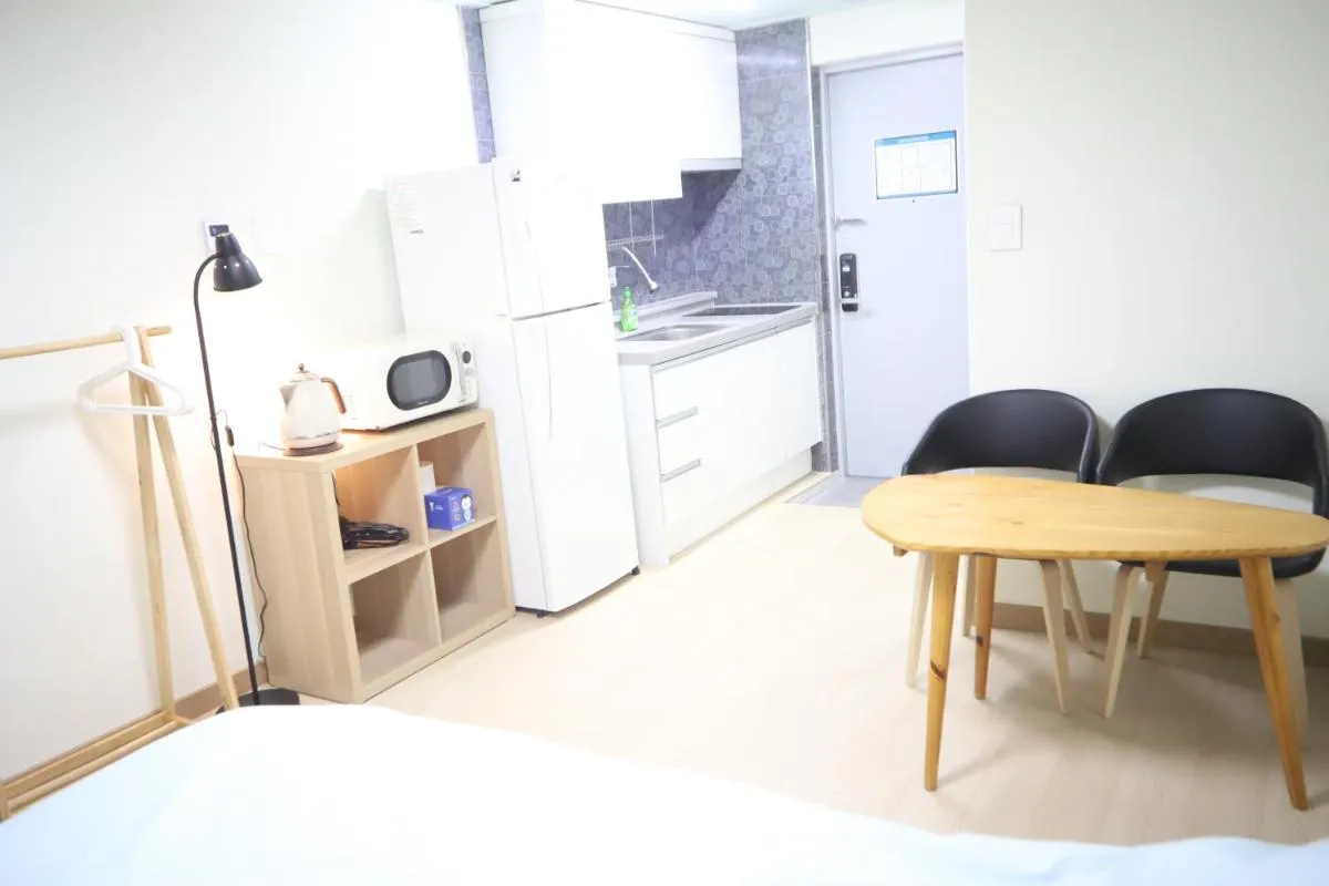 Image 2 of SUITE