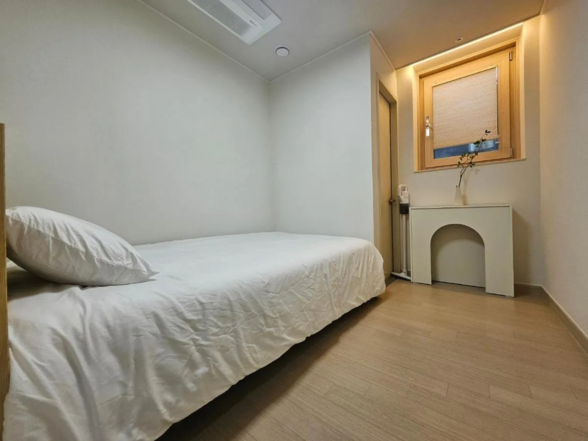 Image 4 of Seonneung Station Beautiful apt 2Room