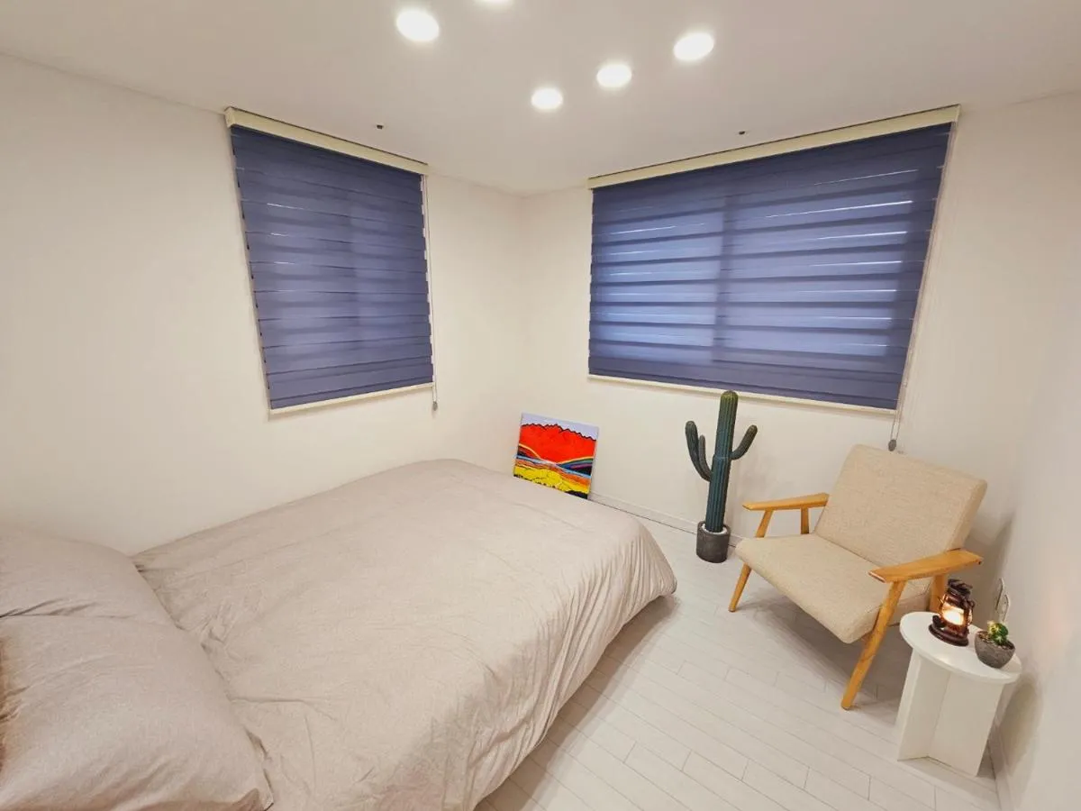 Image 3 of Seoul Hwaogok large three bedroom – 10mins to Gimpo Airport