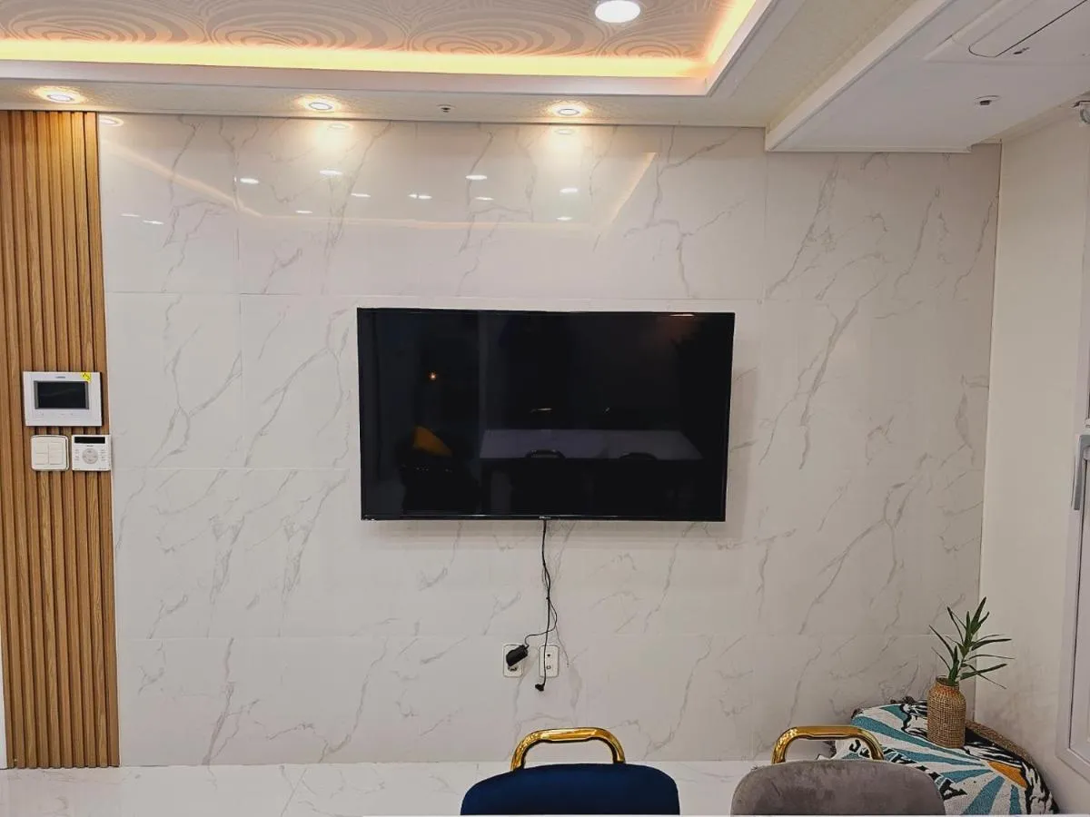 Image 2 of Seoul Hwaogok large three bedroom – 10mins to Gimpo Airport
