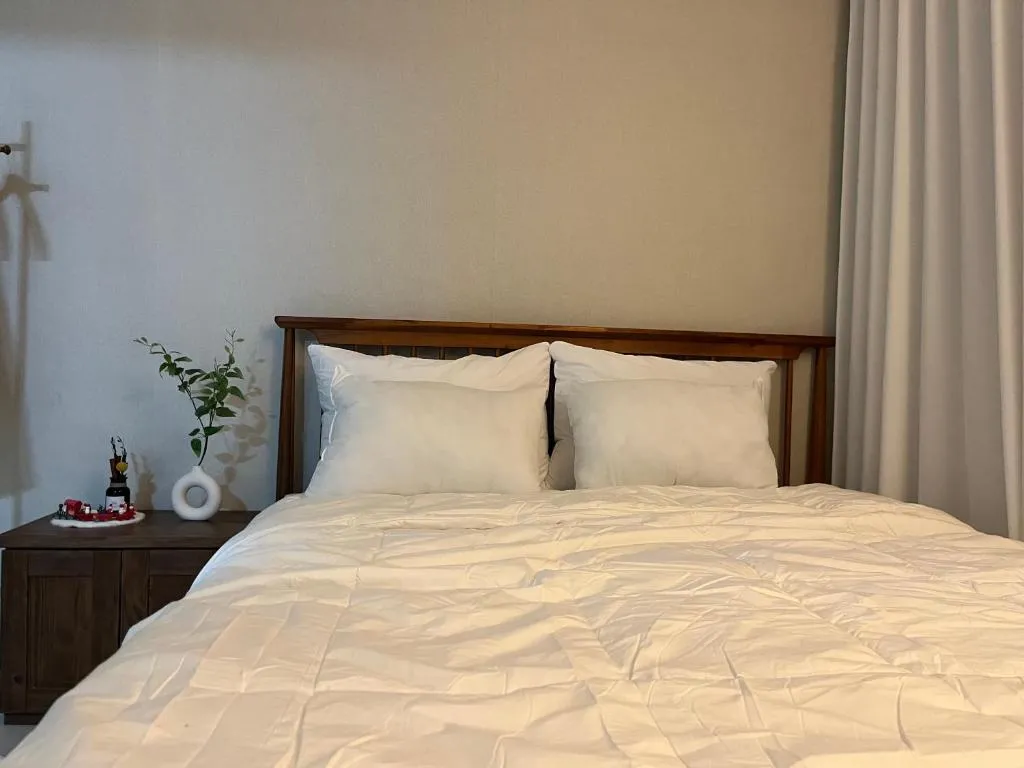 Image of Seoul, Subway Line 2, transportation convenience, central location, Shindaebang station Stay, Subway station 10 minutes walk, Airport Bus 9 minutes walk