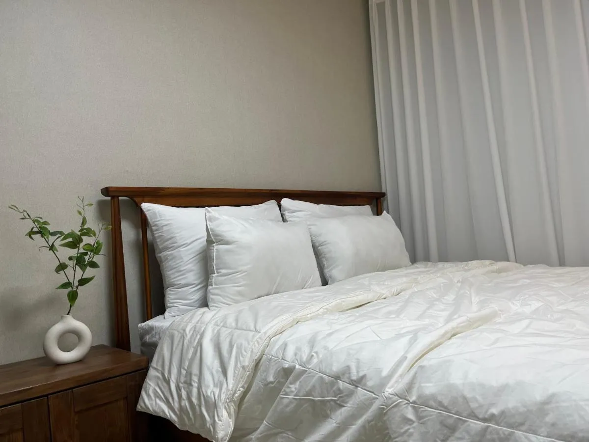 Image 1 of Seoul, Subway Line 2, transportation convenience, central location, Shindaebang station Stay, Subway station 10 minutes walk, Airport Bus 9 minutes walk