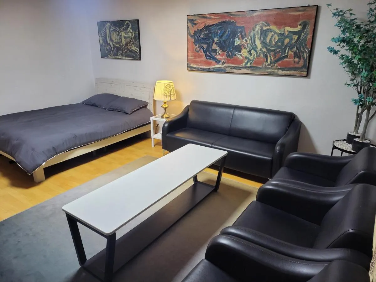 Image 2 of Spacious Master Suite #5