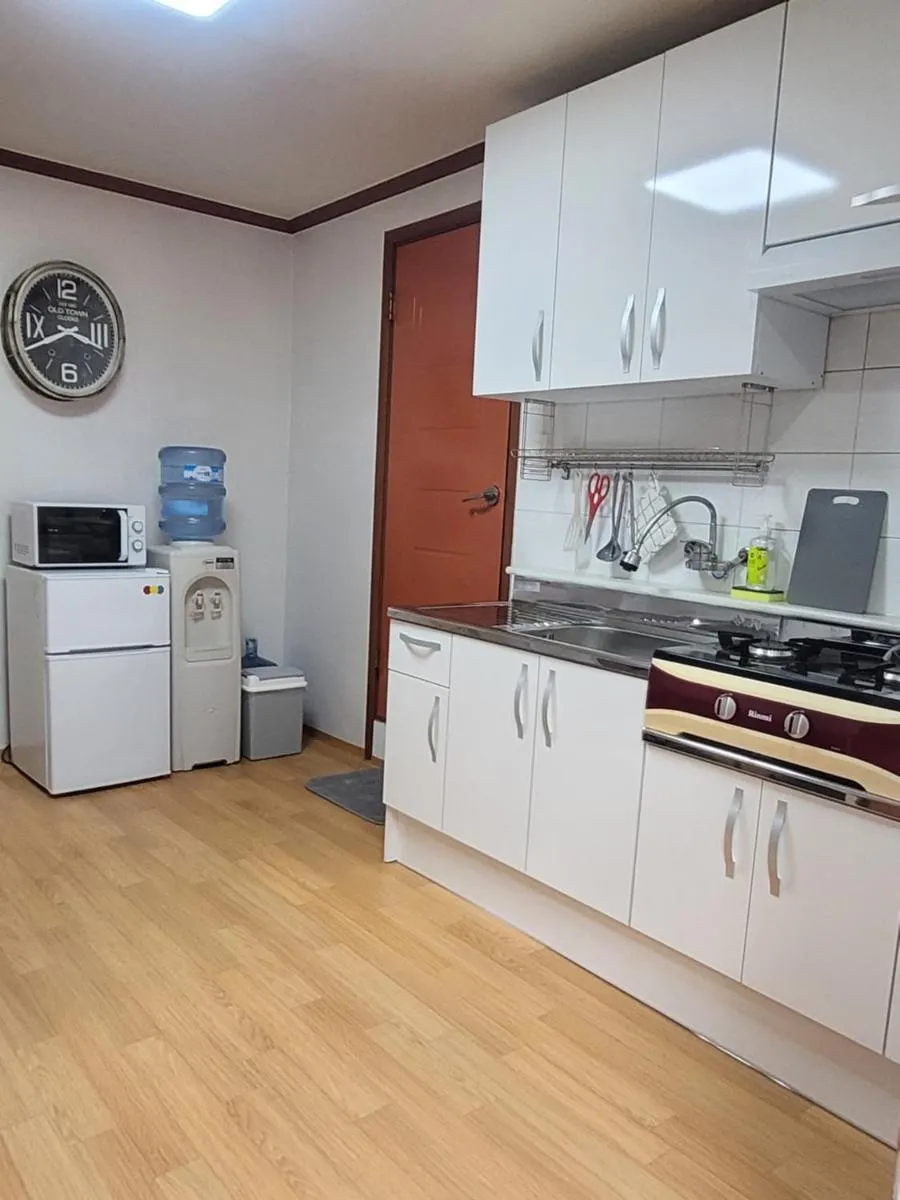 Image 6 of Spacious Master Suite #5
