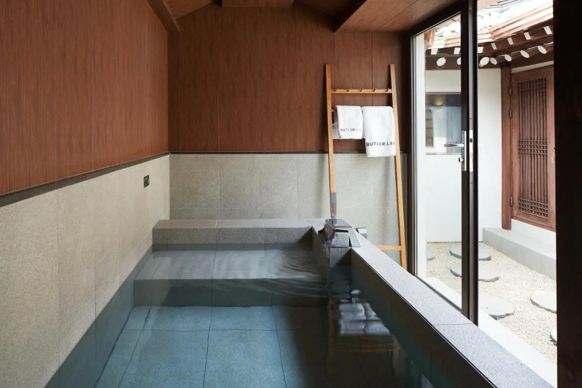 Image 3 of Stay Elegance
