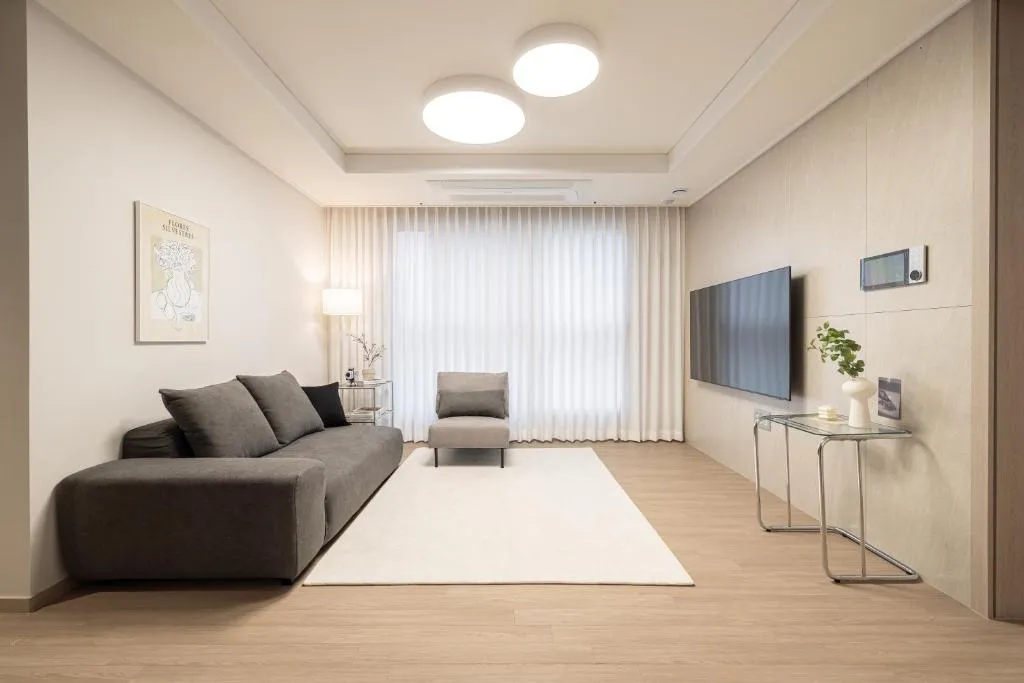 Image of Stylish Modern Condo, 3 Bedrooms, 2 Bathrooms, 4 Air Conditioners, 65-inch TV, Laundry Machine & Dryer