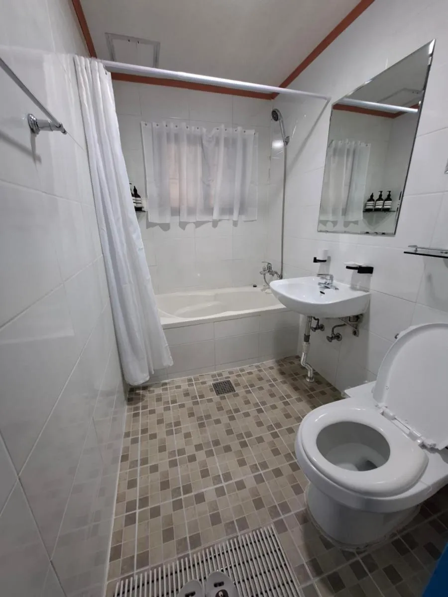 Image 5 of Stylish and Modern New Home