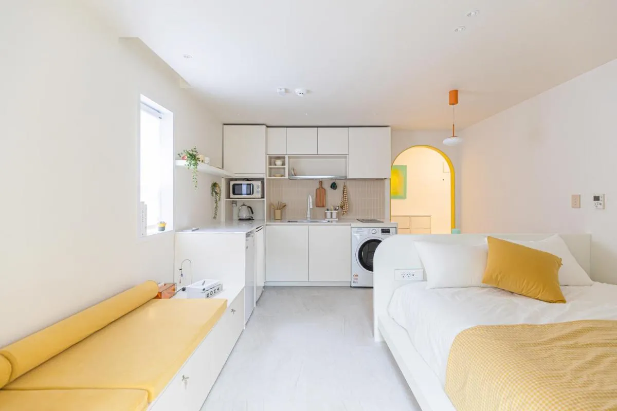 Image 1 of Sunflower Room
