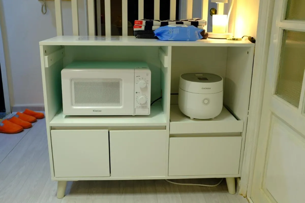 Image 2 of Thechillhouse