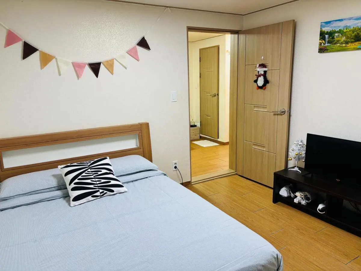 Image 4 of Travel House 2Room