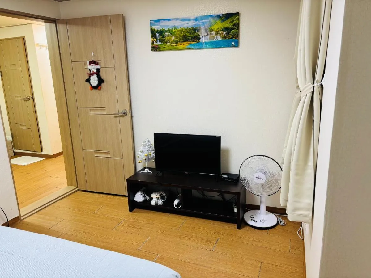 Image 3 of Travel House 2Room