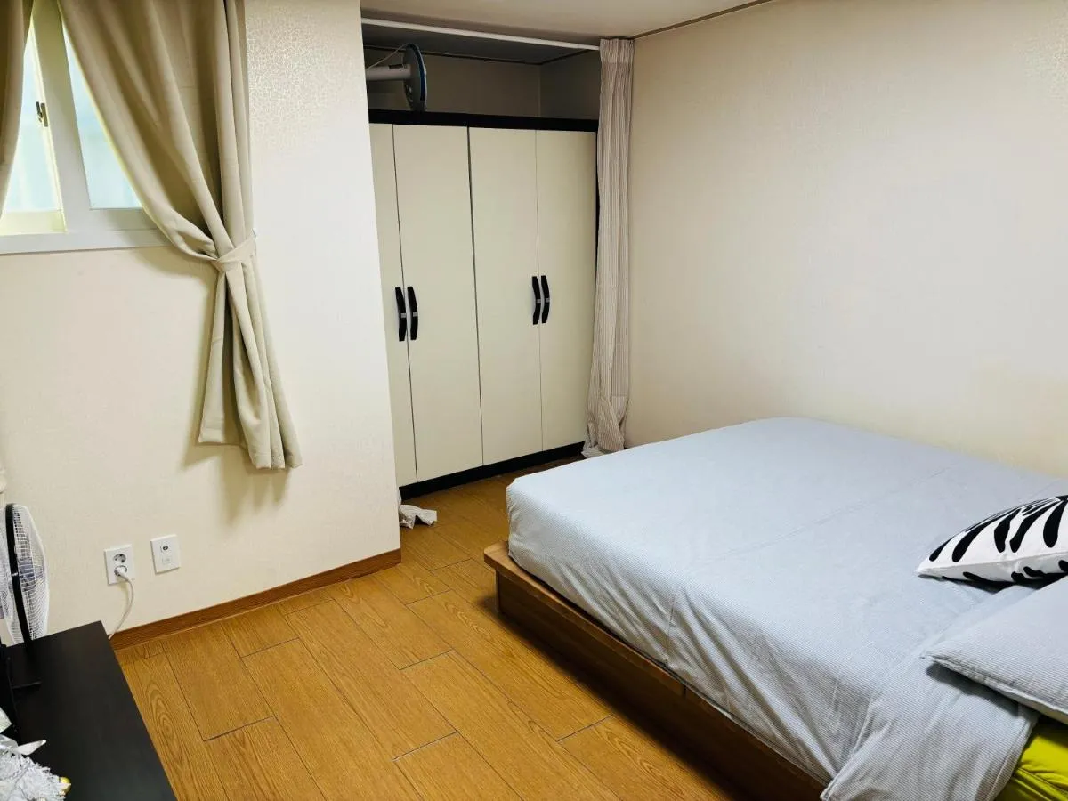 Image 6 of Travel House 2Room