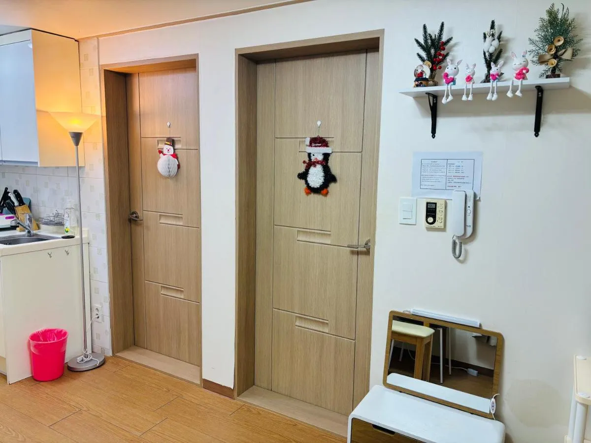 Image 2 of Travel House 2Room