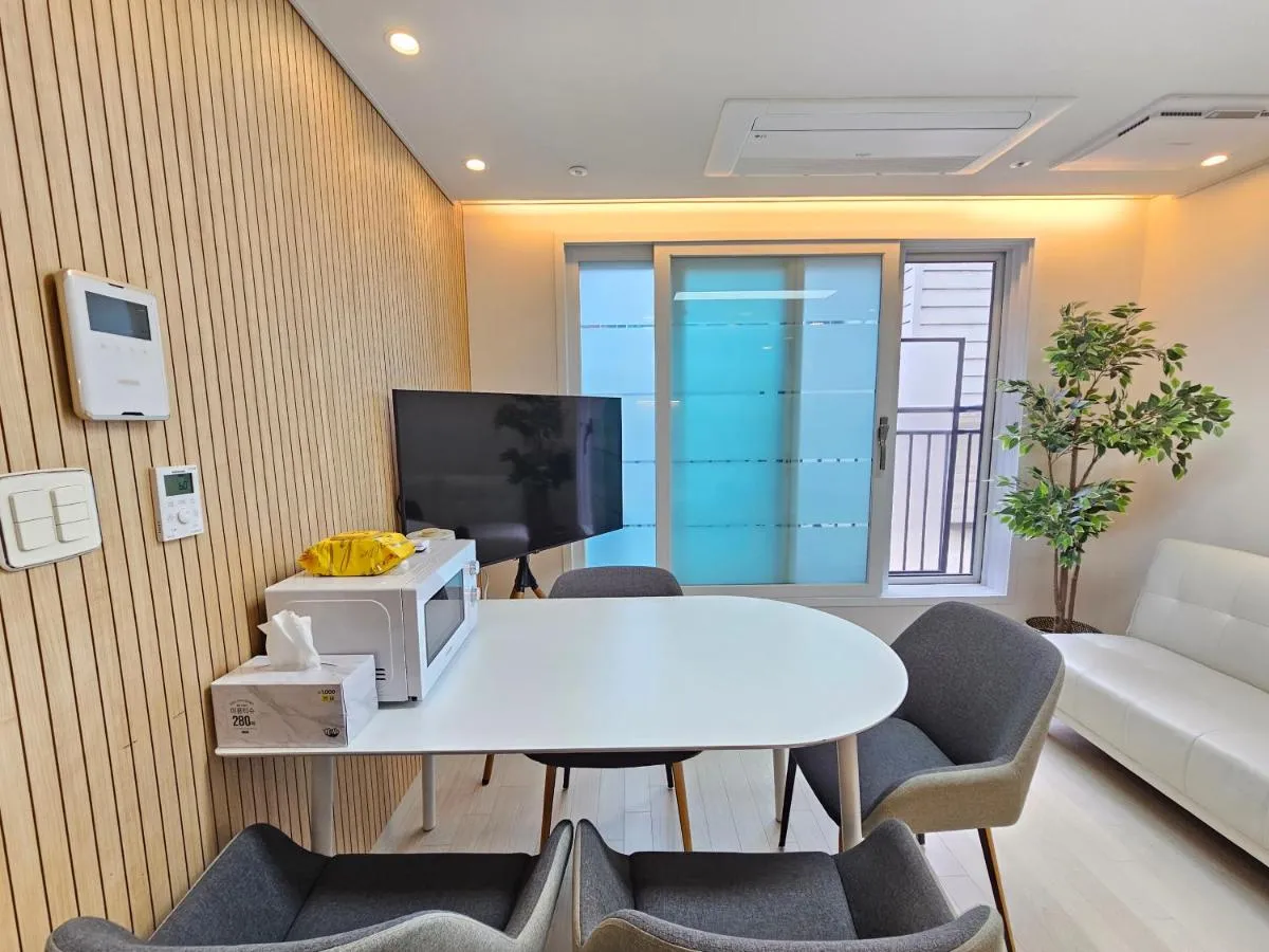 Image 4 of modern house