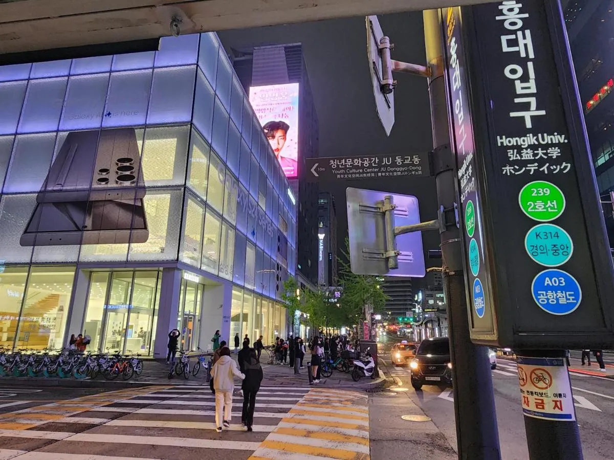 Image 1 of moon apartment